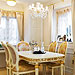 Dining Roomは白を基調に、家具や照明器具のゴールドをアクセントにした